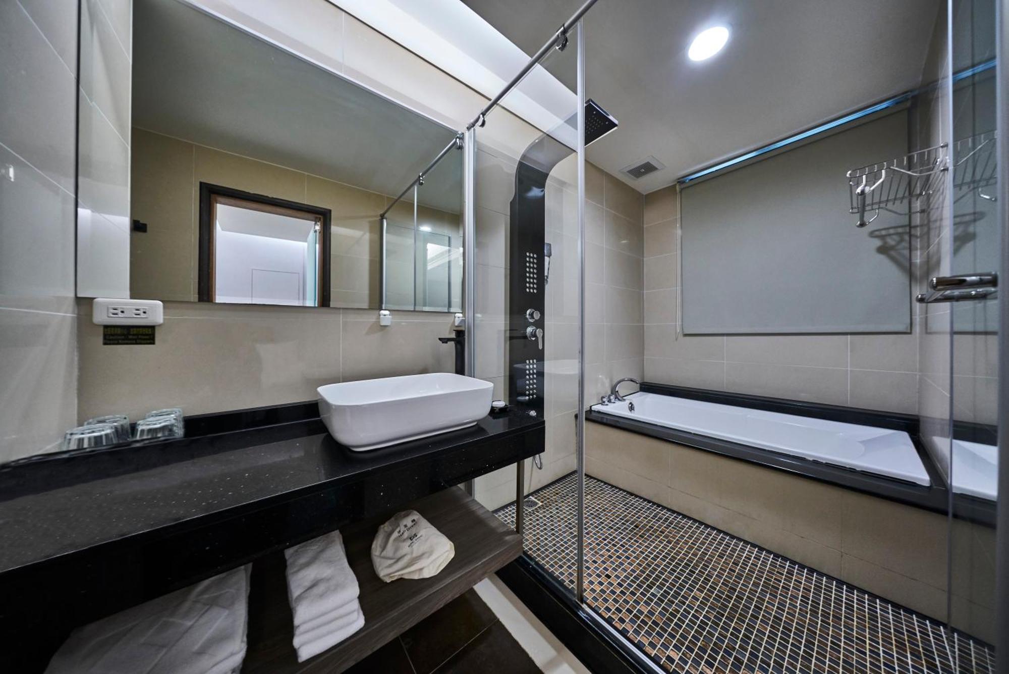 Kung Shang Design Hotel Kaohsiung Exterior photo